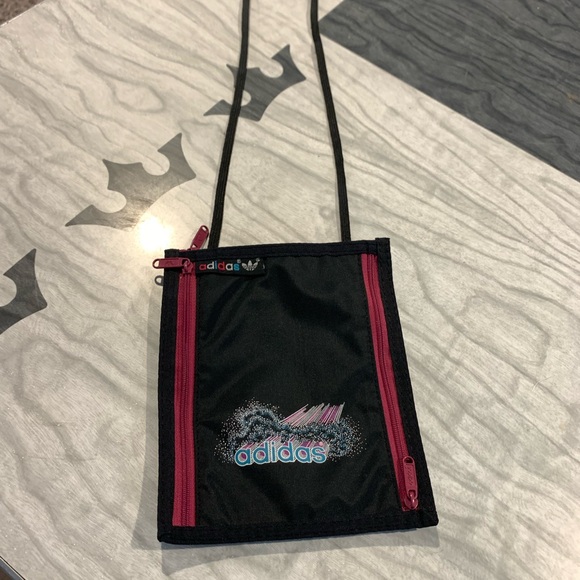 Vintage Y2K 90’s ADIDAS crossbody/ Fanny pack with 3 compartments - Picture 2 of 10